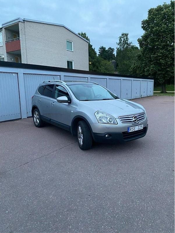 Silver Begagnad 2009 Nissan Qashqai +2 SUV | 65 000 kr (Marknadspris) - Bild 1/4
