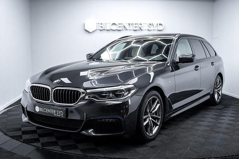 Grå Begagnad 2019 BMW 530 M Sport Kombi | 359 900 kr (Marknadspris) - Bild 1/4