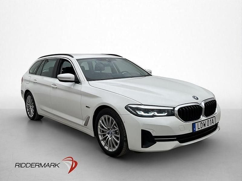 Begagnad BMW 530e 184 HK (135 kW) 2023 Vit Kombi