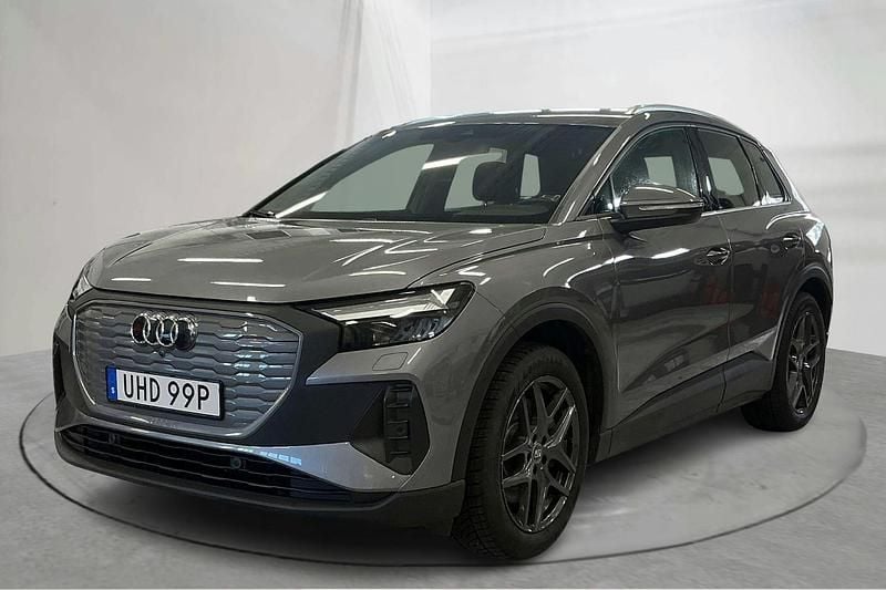 Grå Begagnad 2023 Audi Q4 e-tron Proline SUV | 309 000 kr (Superpris) - Bild 1/4