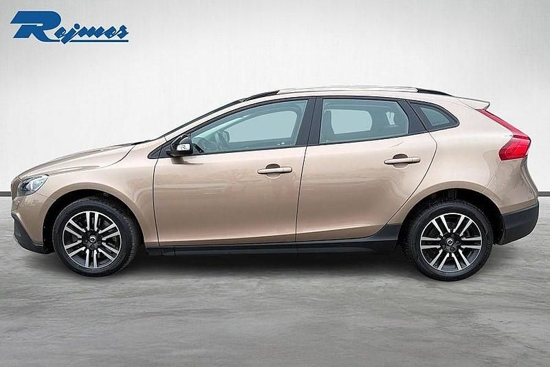 Begagnad Volvo V40 CC Business Edition 120 HK (88 kW) 2017 Raw koppar metallic Kombi