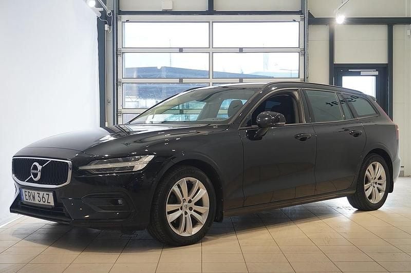 Begagnad Volvo V60 Momentum 150 HK (110 kW) 2019 Svart Kombi
