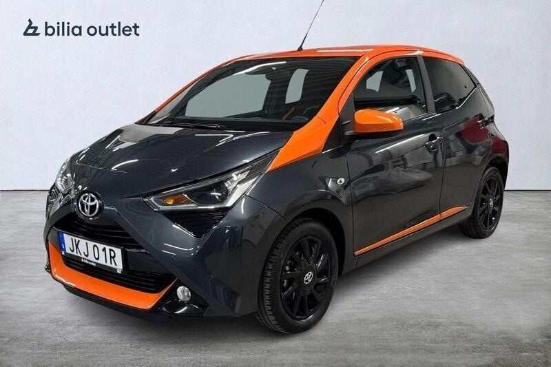 Mörkgrå Begagnad 2021 Toyota Aygo Limited Halvkombi | 139 000 kr (Lite dyr) - Bild 1/4