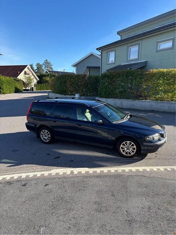 Blå Begagnad 2004 Volvo V70 Business Edition Kombi | 25 000 kr (Marknadspris) - Bild 1/4