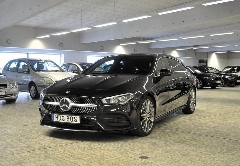Svart Begagnad 2019 Mercedes CLA220 Shooting Brake AMG Kombi | 315 000 kr (Marknadspris) - Bild 1/4