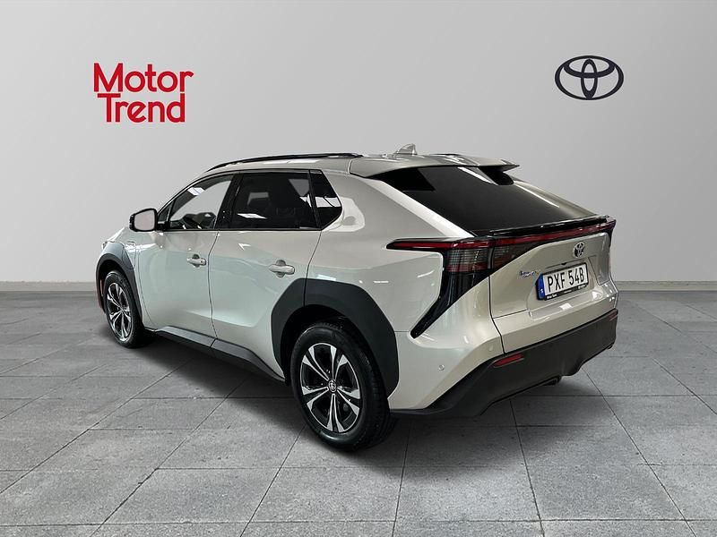 Begagnad Toyota bZ4X 2023 Silver SUV