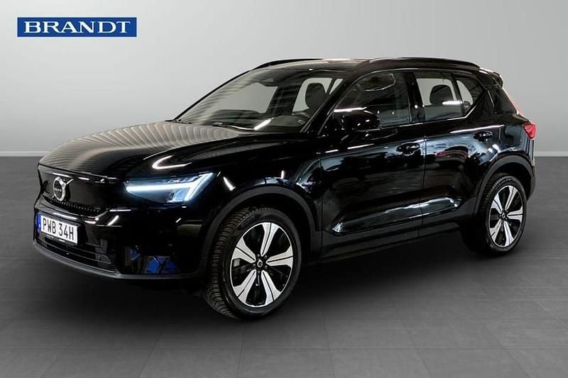 Svart Begagnad 2023 Volvo XC40 Core SUV | 349 900 kr - Bild 1/4