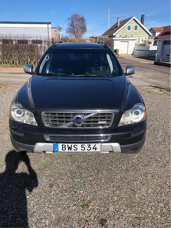 Grå Begagnad 2011 Volvo XC90 R-Design SUV | 135 000 kr (Marknadspris) - Bild 1/4