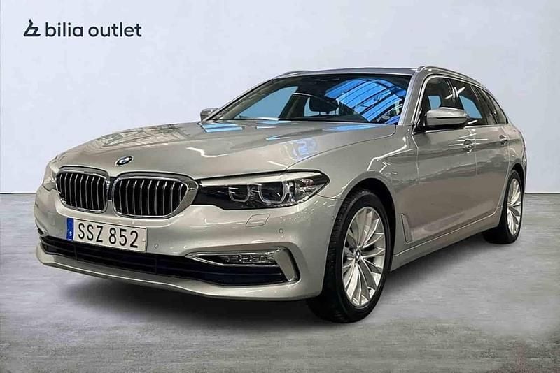 Silver Begagnad 2018 BMW 520 Kombi | 269 900 kr (Marknadspris) - Bild 1/1