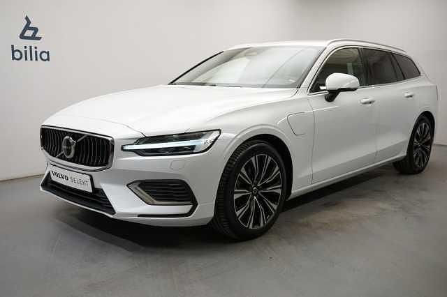 Vit Begagnad 2022 Volvo V60 Core Kombi | 399 900 kr (Marknadspris) - Bild 1/3