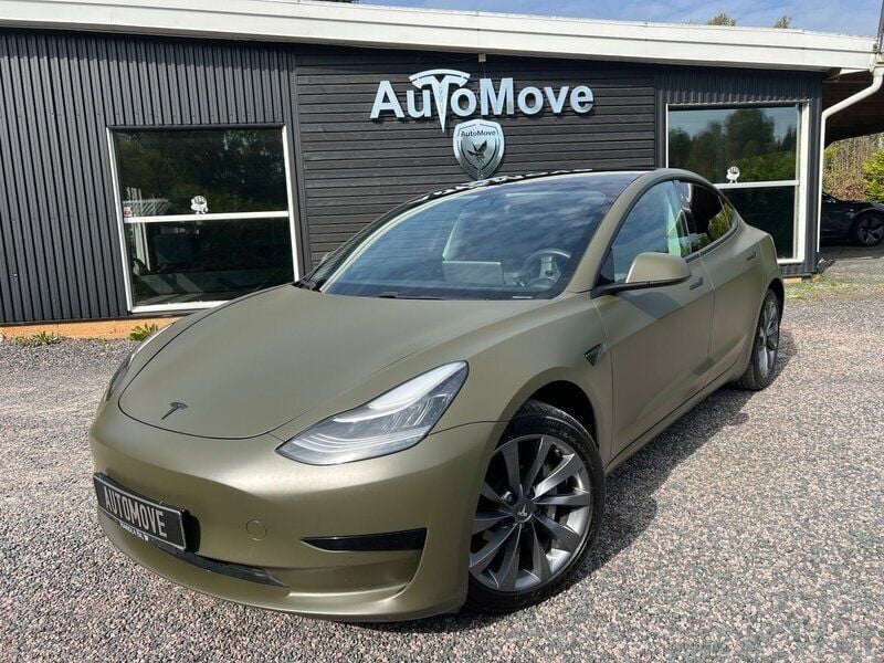 Grå Begagnad 2019 Tesla Model 3 Standard Range Plus Sedan | 259 900 kr - Bild 1/4