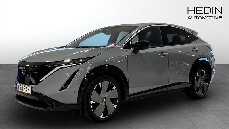 Ljusgrå (grey) Begagnad 2022 Nissan Ariya Evolve SUV | 389 900 kr (Bra pris) - Bild 1/4