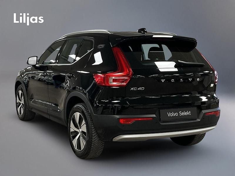 Begagnad Volvo XC40 Core 211 HK (155 kW) 2022 Svart SUV