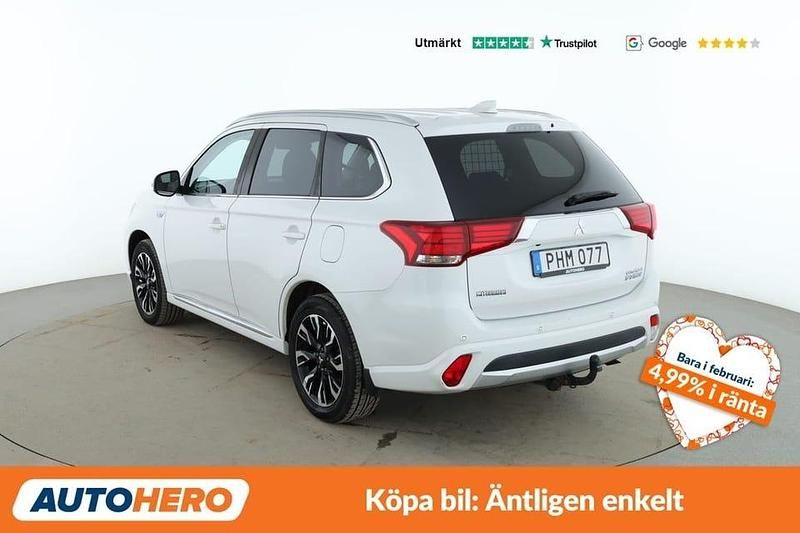 Begagnad Mitsubishi Outlander 205 HK (150 kW) 2018 Vit SUV
