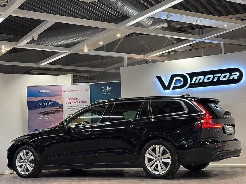 Begagnad Volvo V60 Momentum 190 HK (139 kW) 2020 Svart Kombi