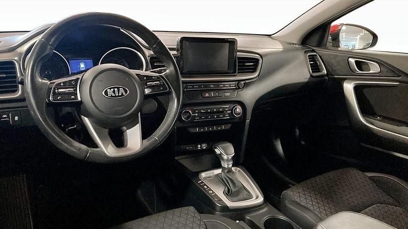 Begagnad Kia Ceed 140 HK (102 kW) 2019 Röd Halvkombi