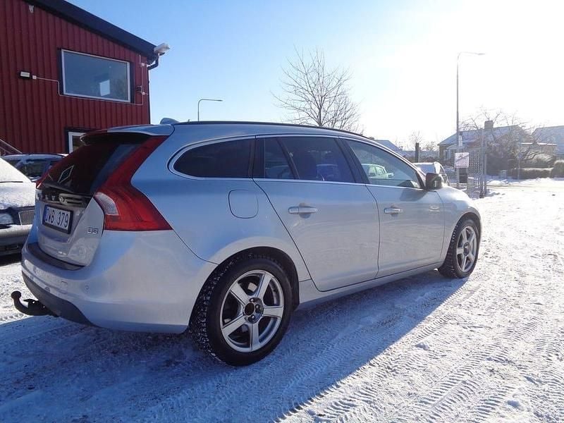 Begagnad Volvo V60 Momentum 163 HK (119 kW) 2011 Grå Kombi