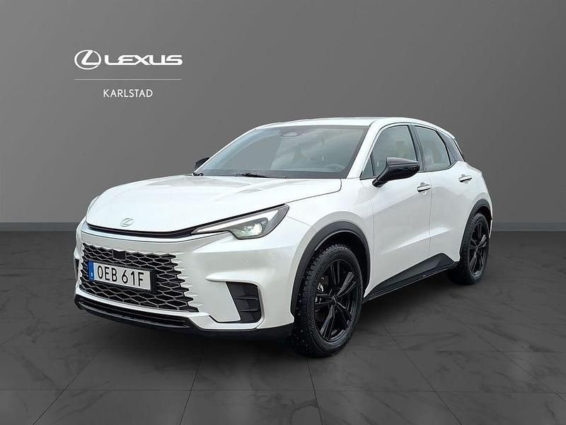 Vit Begagnad 2025 Lexus LBX SUV | 349 900 kr (Marknadspris) - Bild 1/4