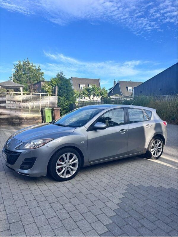 Grå Begagnad 2010 Mazda 3 Halvkombi | 50 000 kr (Marknadspris) - Bild 1/4