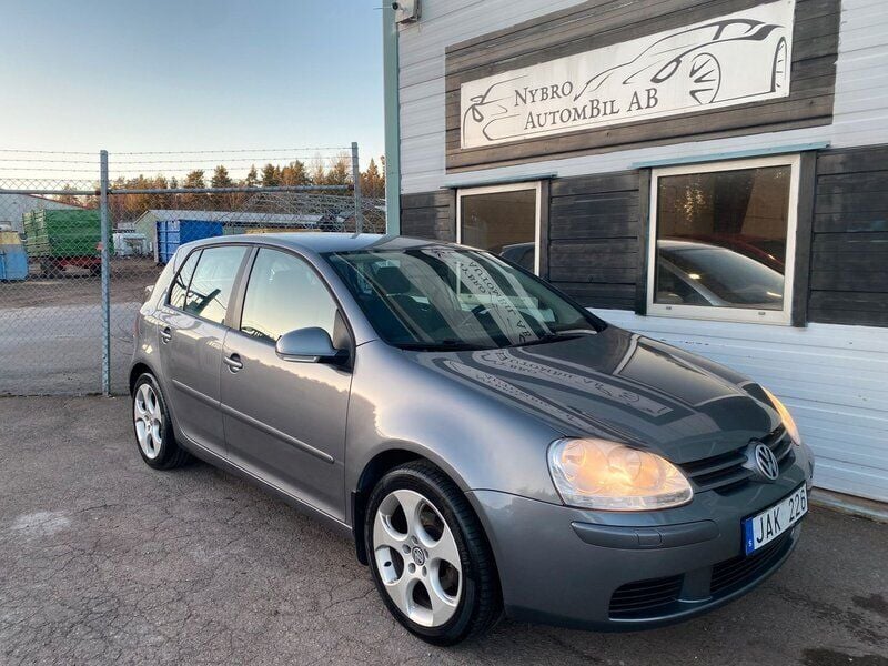 Mörkgrå (grå) Begagnad 2009 VW Golf United Halvkombi | 34 900 kr (Marknadspris) - Bild 1/4