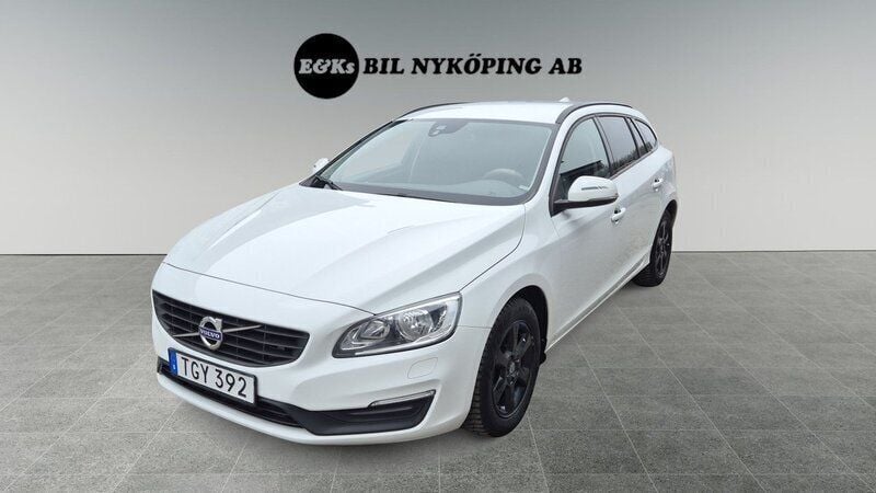 Vit Begagnad 2016 Volvo V60 Kinetic Kombi | 127 900 kr (Bra pris) - Bild 1/4