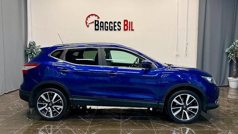 Blå Begagnad 2015 Nissan Qashqai Tekna SUV | 89 900 kr (Bra pris) - Bild 1/4