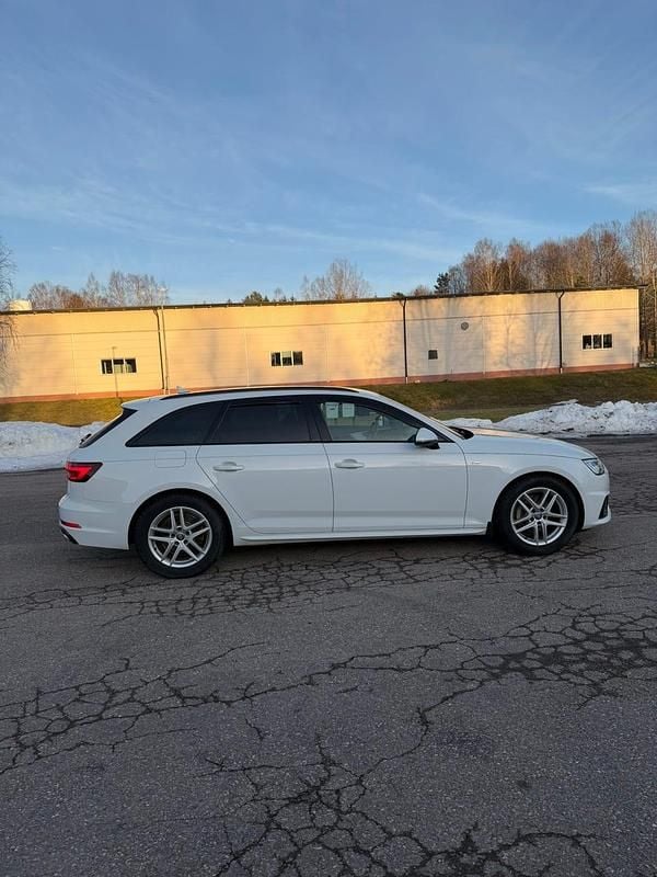 Begagnad Audi A4 S-Line 190 HK (139 kW) 2019 Kombi
