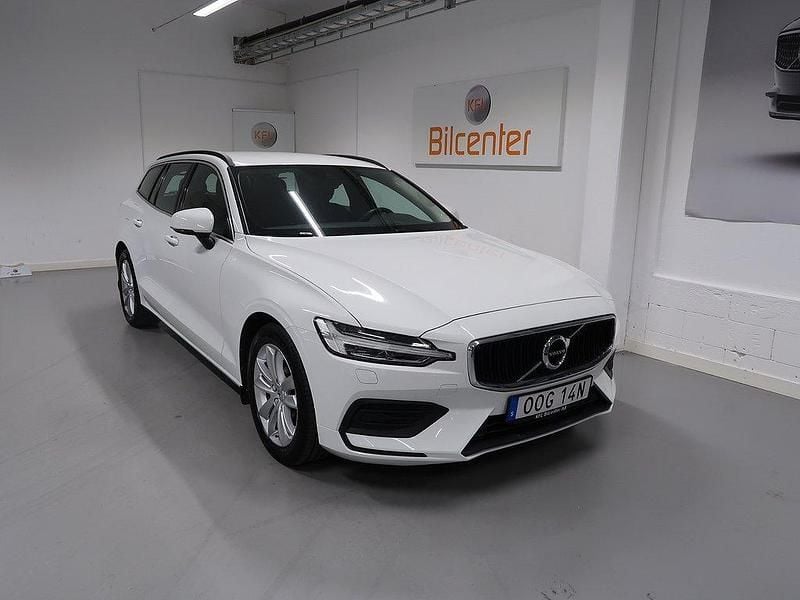 Vit Begagnad 2022 Volvo V60 Kombi | 298 900 kr (Bra pris) - Bild 1/3