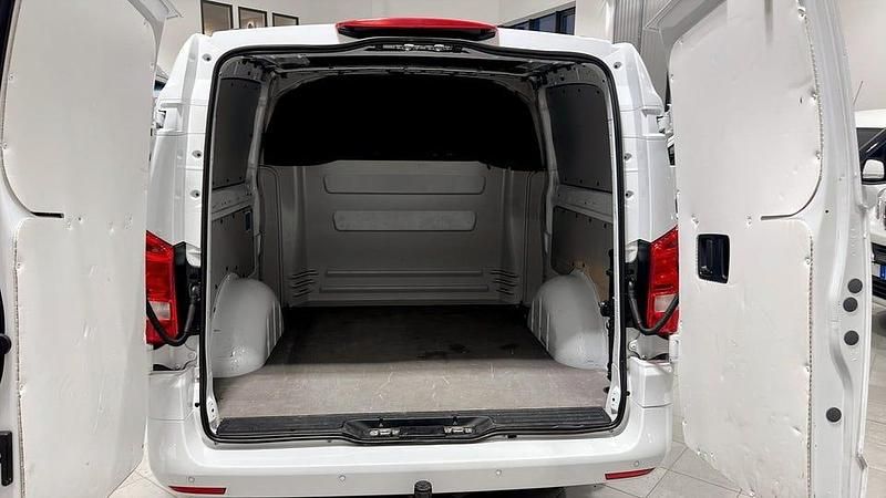 Begagnad Mercedes Vito 190 HK (139 kW) 2022 Vit Van