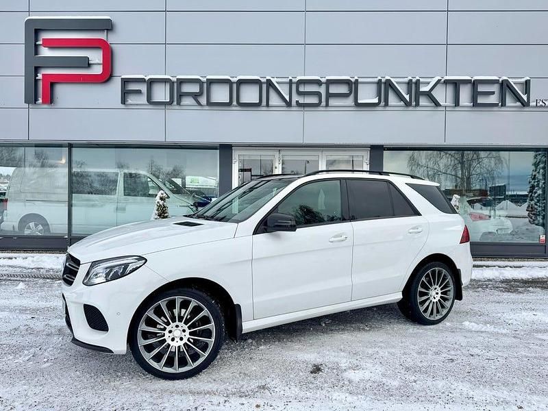 Vit Begagnad 2016 Mercedes GLE250 AMG line SUV | 319 000 kr - Bild 1/4