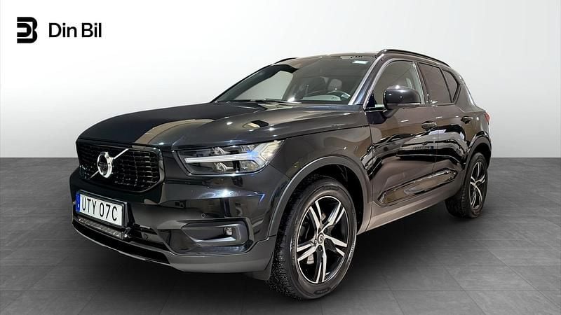 Svart Begagnad 2019 Volvo XC40 R-Design SUV | 324 900 kr (Marknadspris) - Bild 1/4