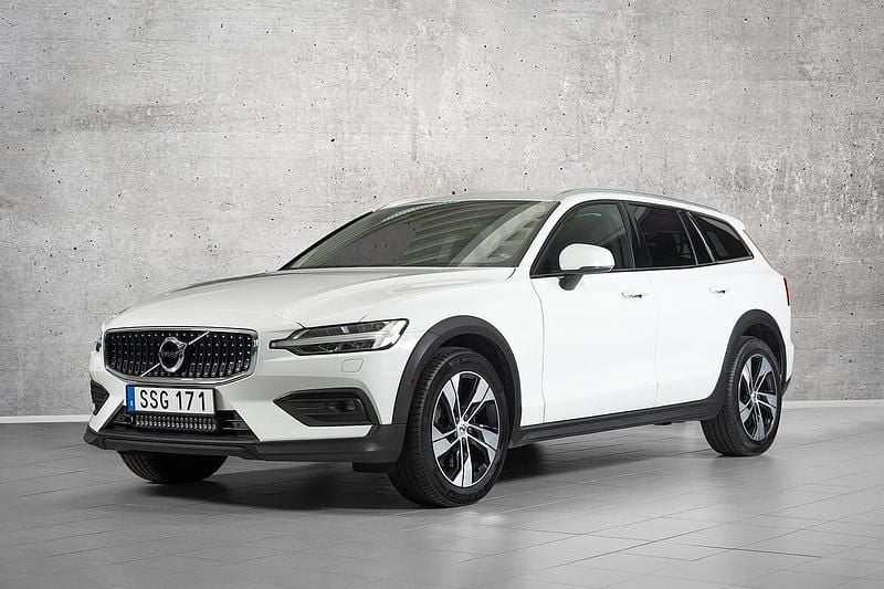 Begagnad 2022 Volvo V60 CC Kombi | 309 000 kr (Bra pris) - Bild 1/4