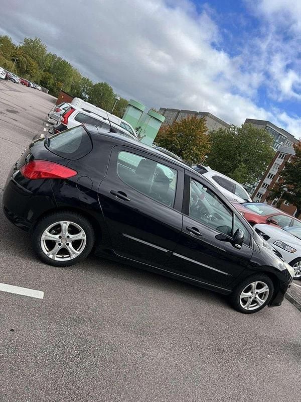 Svart Begagnad 2010 Peugeot 308 Halvkombi | 30 000 kr (Bra pris) - Bild 1/4