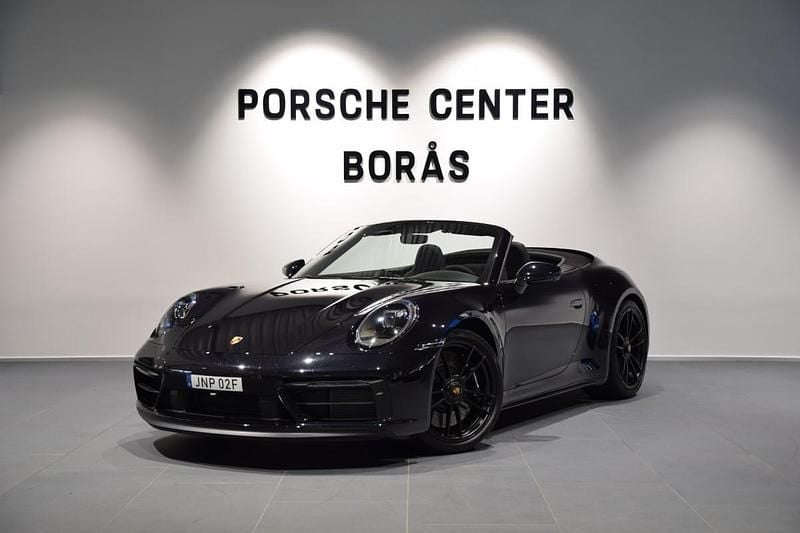 Svart (black) Begagnad 2024 Porsche 911 Carrera GTS Cab | 1 835 000 kr (Bra pris) - Bild 1/3