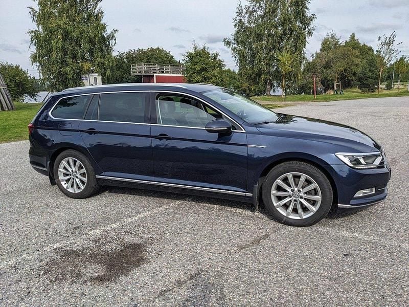 Blå Begagnad 2015 VW Passat GT Kombi | 126 000 kr (Marknadspris) - Bild 1/3