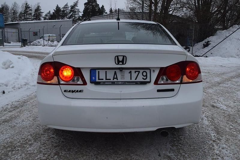 Begagnad Honda Civic Hybrid 116 HK (85 kW) 2006 Vit Sedan