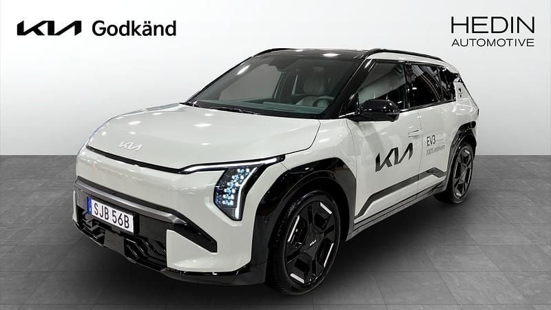 Grön (green) Begagnad 2025 Kia EV3 GT-Line SUV | 509 900 kr (Marknadspris) - Bild 1/4