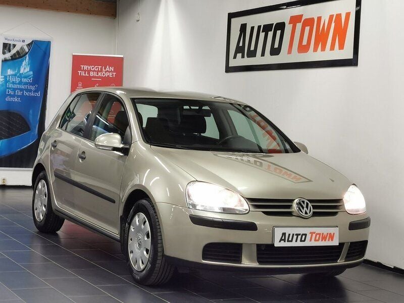Begagnad VW Golf IV 102 HK (75 kW) 2005 Ljusbrun Halvkombi