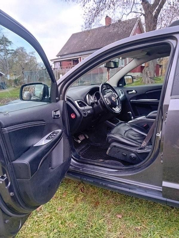 Begagnad Fiat Freemont Sport 170 HK (125 kW) 2015 Grå SUV