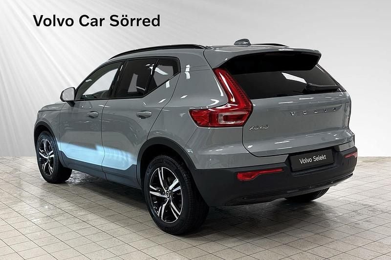 Begagnad Volvo XC40 Plus 165 HK (121 kW) 2024 Grå SUV