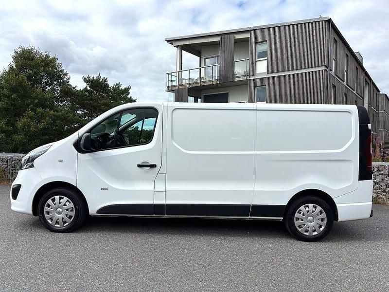 Begagnad Opel Vivaro 120 HK (88 kW) 2017 Minibuss