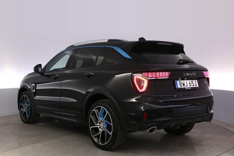 Begagnad Lynk & Co 01 262 HK (192 kW) 2022 Svart SUV