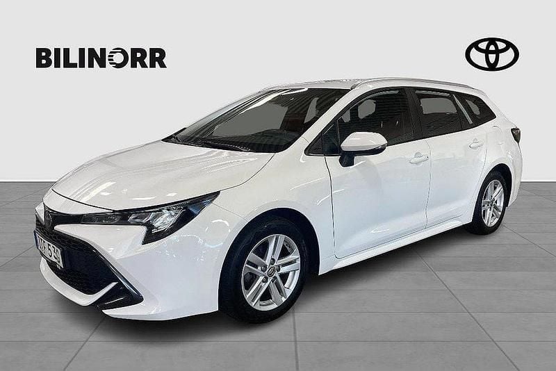 Vit Begagnad 2022 Toyota Corolla Active Kombi | 239 900 kr (Marknadspris) - Bild 1/4