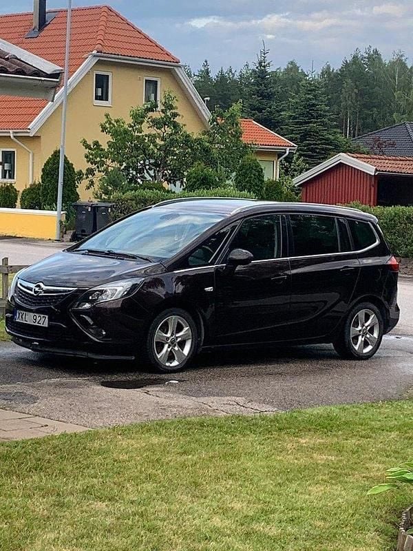 Brun Begagnad 2012 Opel Zafira Tourer Minibuss | 68 000 kr (Bra pris) - Bild 1/4