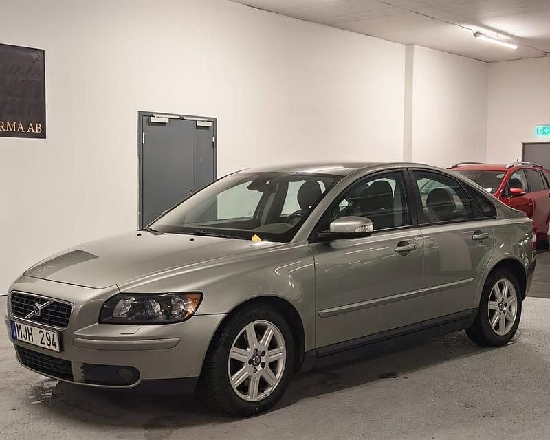 Ljusgrön Begagnad 2007 Volvo S40 Momentum Sedan | 59 900 kr (Marknadspris) - Bild 1/4
