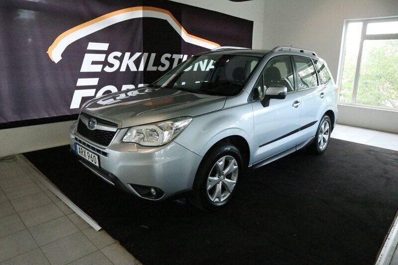 Silver Begagnad 2013 Subaru Forester SUV | 164 900 kr (Marknadspris) - Bild 1/4