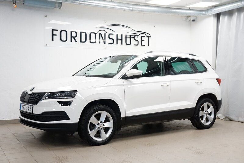 Vit Begagnad 2018 Skoda Karoq Business Line SUV | 189 900 kr (Marknadspris) - Bild 1/4