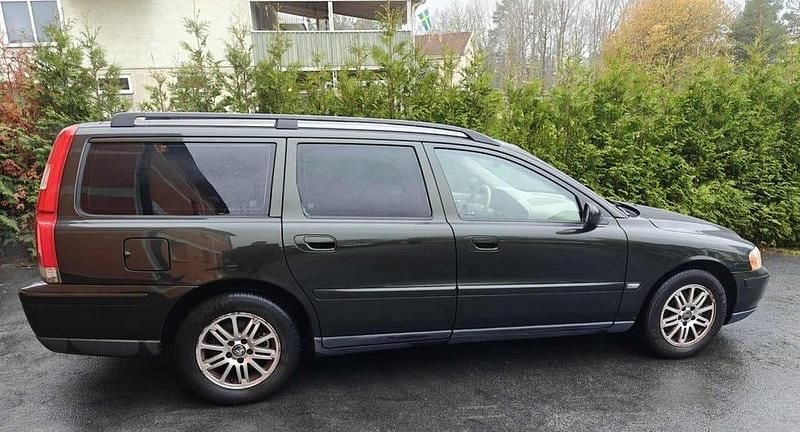Begagnad Volvo V70 Kinetic 140 HK (102 kW) 2007 Mörkgrön (grön) Kombi