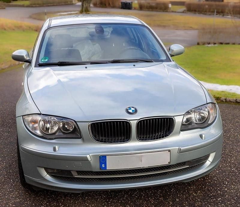 Begagnad BMW 118 143 HK (105 kW) 2009 Patagoniagrön metallic Halvkombi