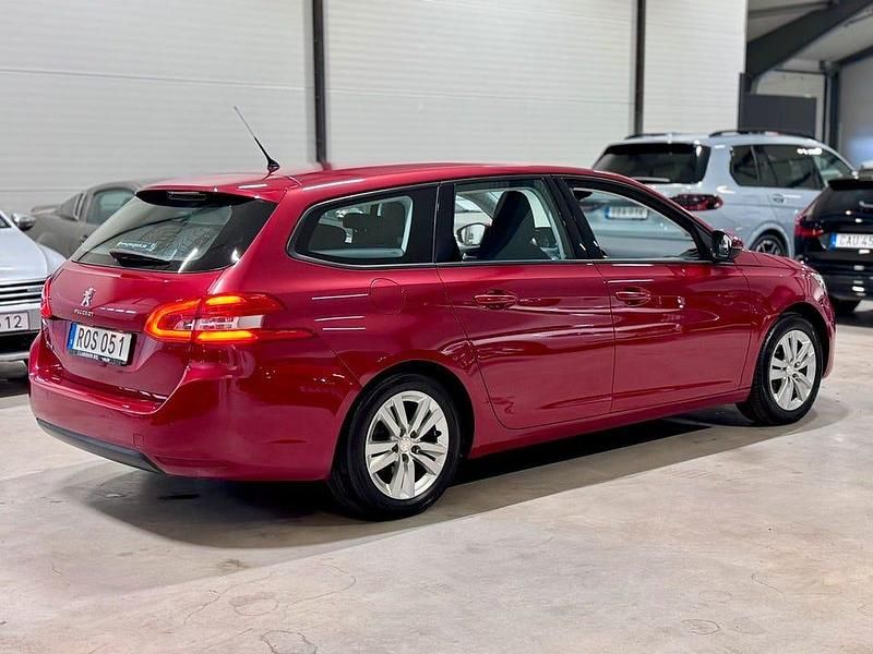 Begagnad Peugeot 308 SW 110 HK (80 kW) 2015 Röd Kombi